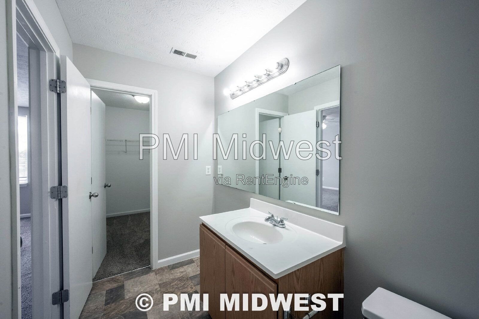 Great 3 Bedroom 2.5 Bathroom Home on the upper east side of Indy! property image