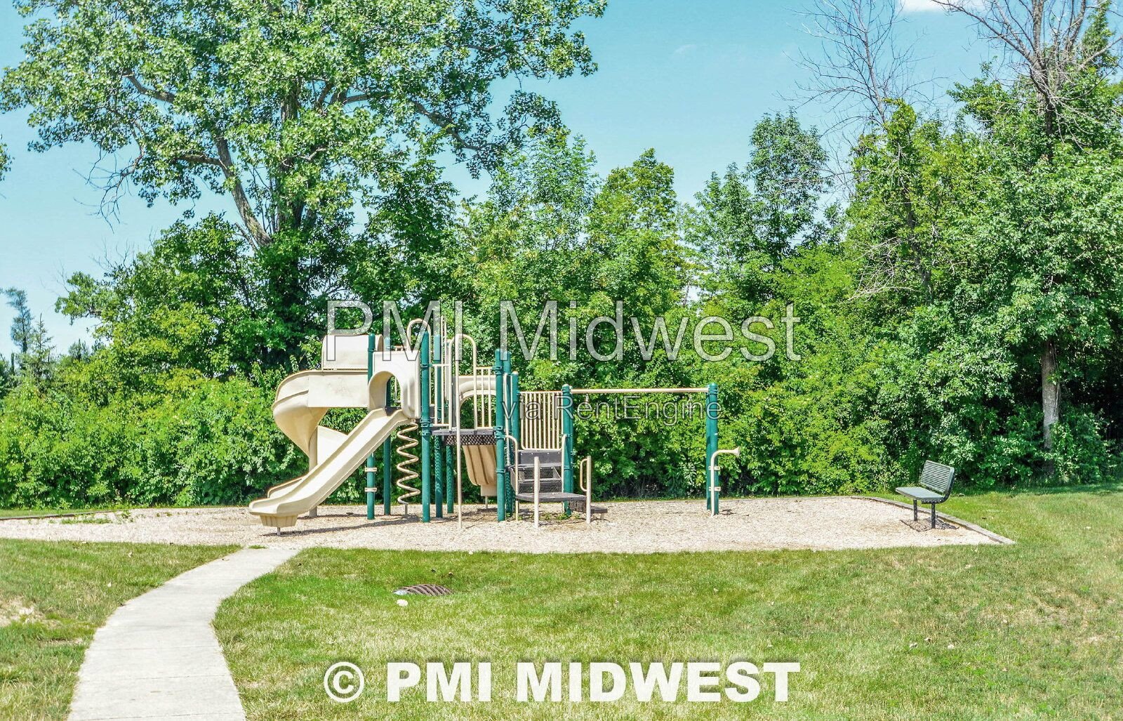 Great 3 Bedroom 2.5 Bathroom Home on the upper east side of Indy! property image
