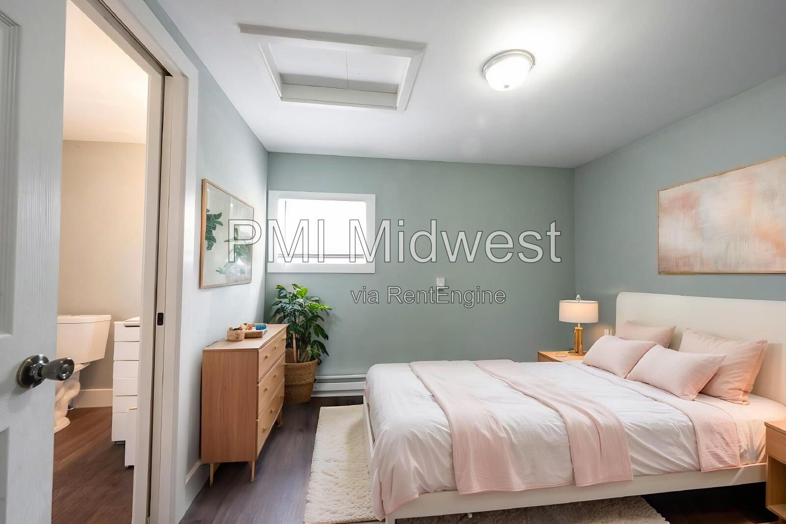 Charming 1-Bedroom Duplex with Modern Amenities in Indianapolis! property image