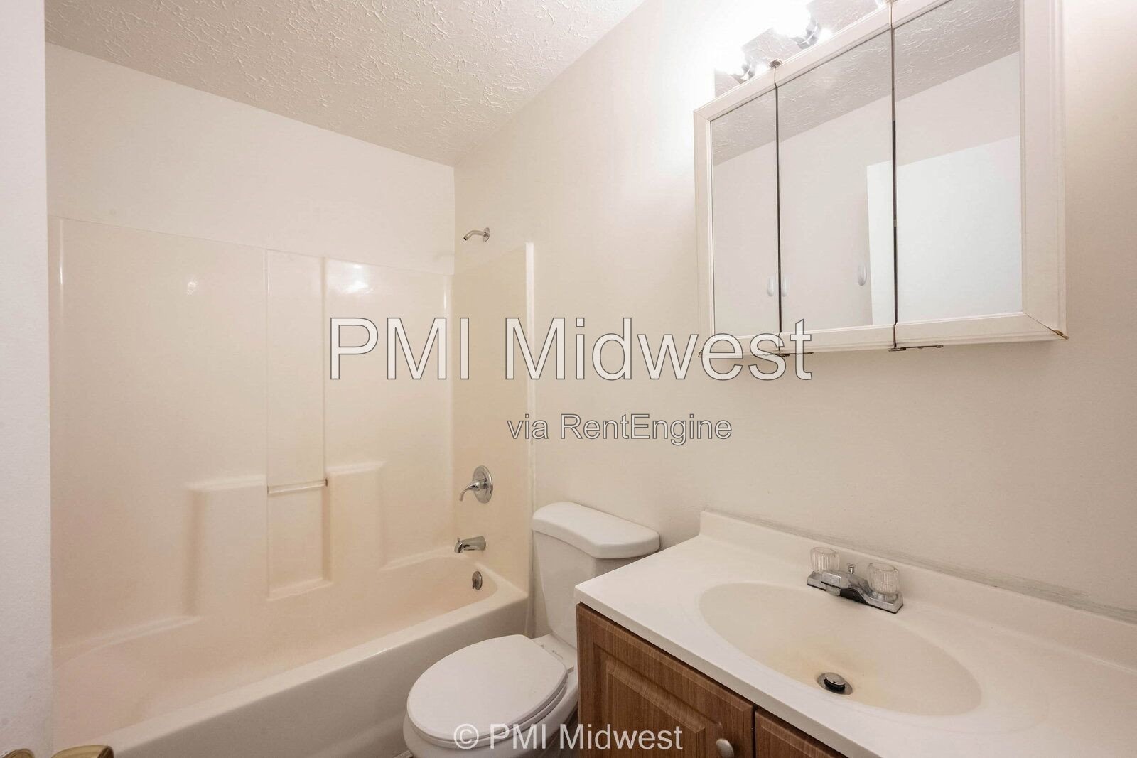 Charming 2-Bedroom Retreat at 570 W U.S. 52, Fountaintown – Cozy Comfort Awaits in 844 Sq Ft! property image
