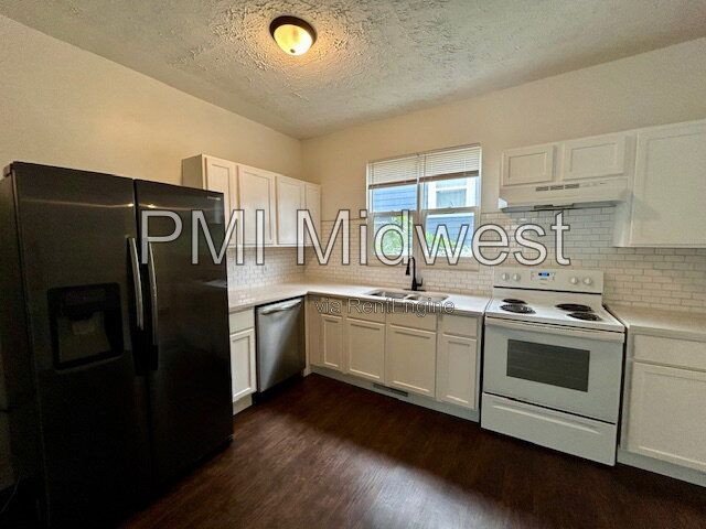 Charming 3 Bedroom 2 Bath House in Center Township! property image