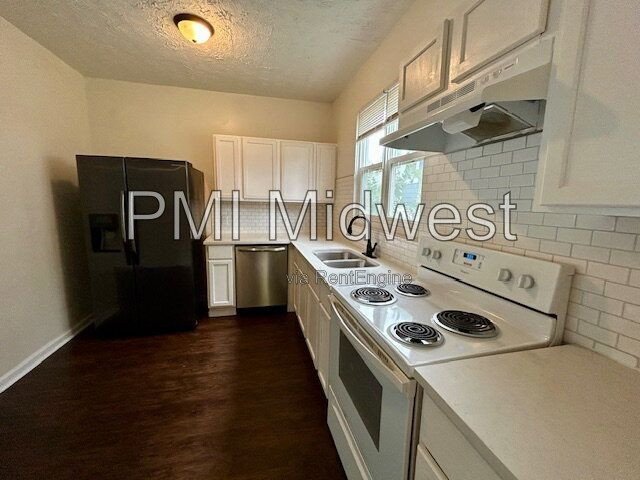 Charming 3 Bedroom 2 Bath House in Center Township! property image
