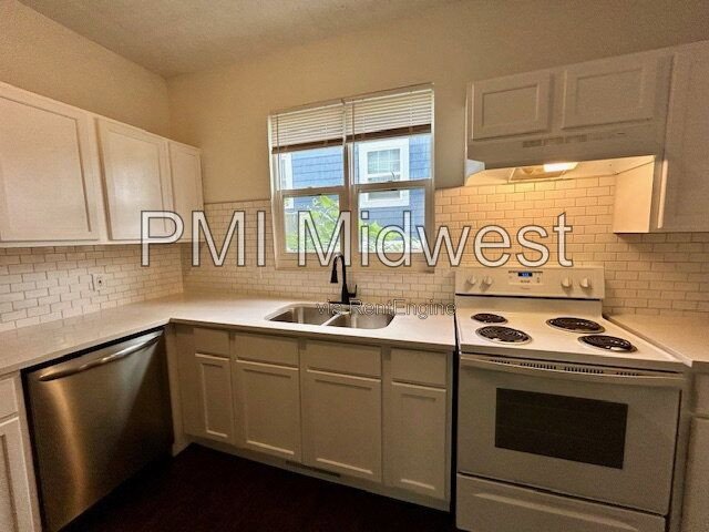 Charming 3 Bedroom 2 Bath House in Center Township! property image