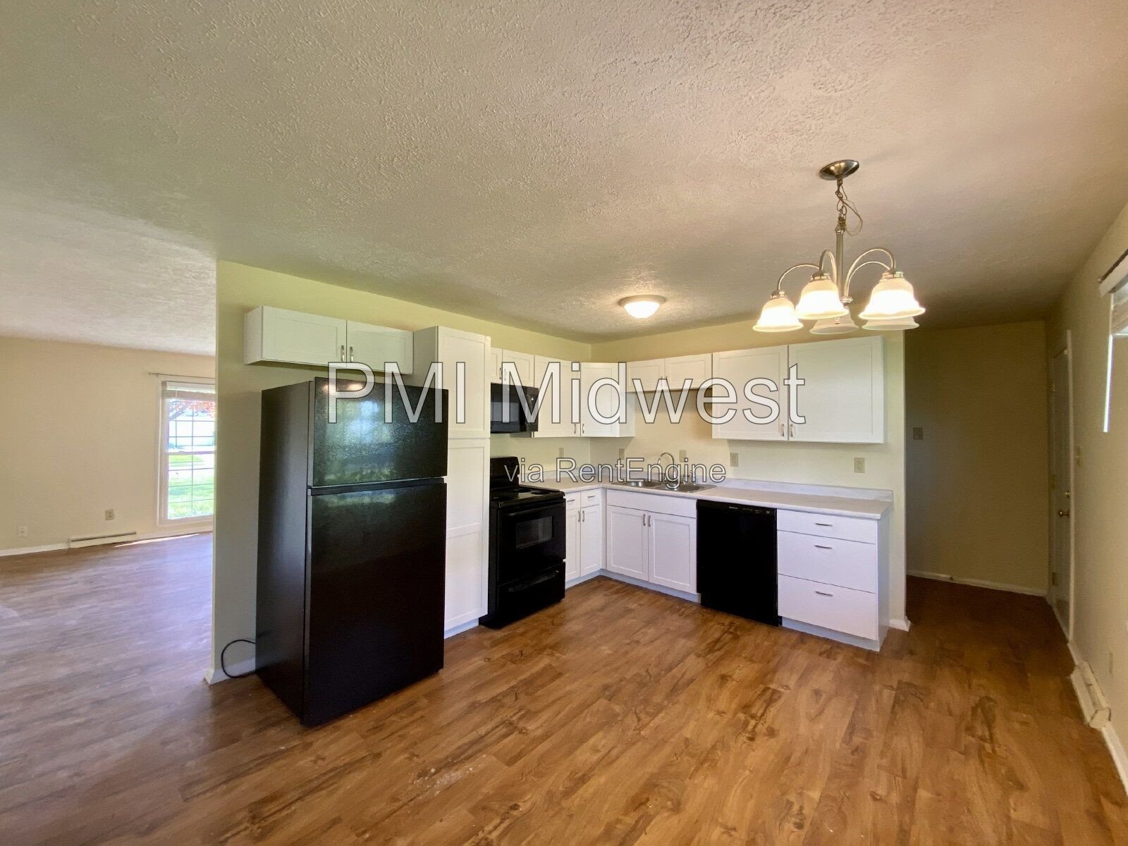 Great 4 Bedroom 2 Bathroom Red Brick Ranch Home in New Whiteland! property image