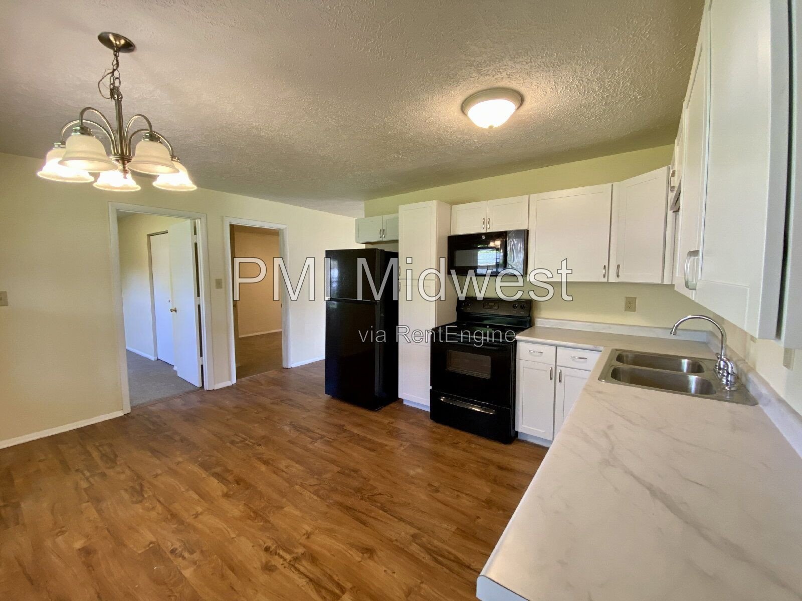 Great 4 Bedroom 2 Bathroom Red Brick Ranch Home in New Whiteland! property image