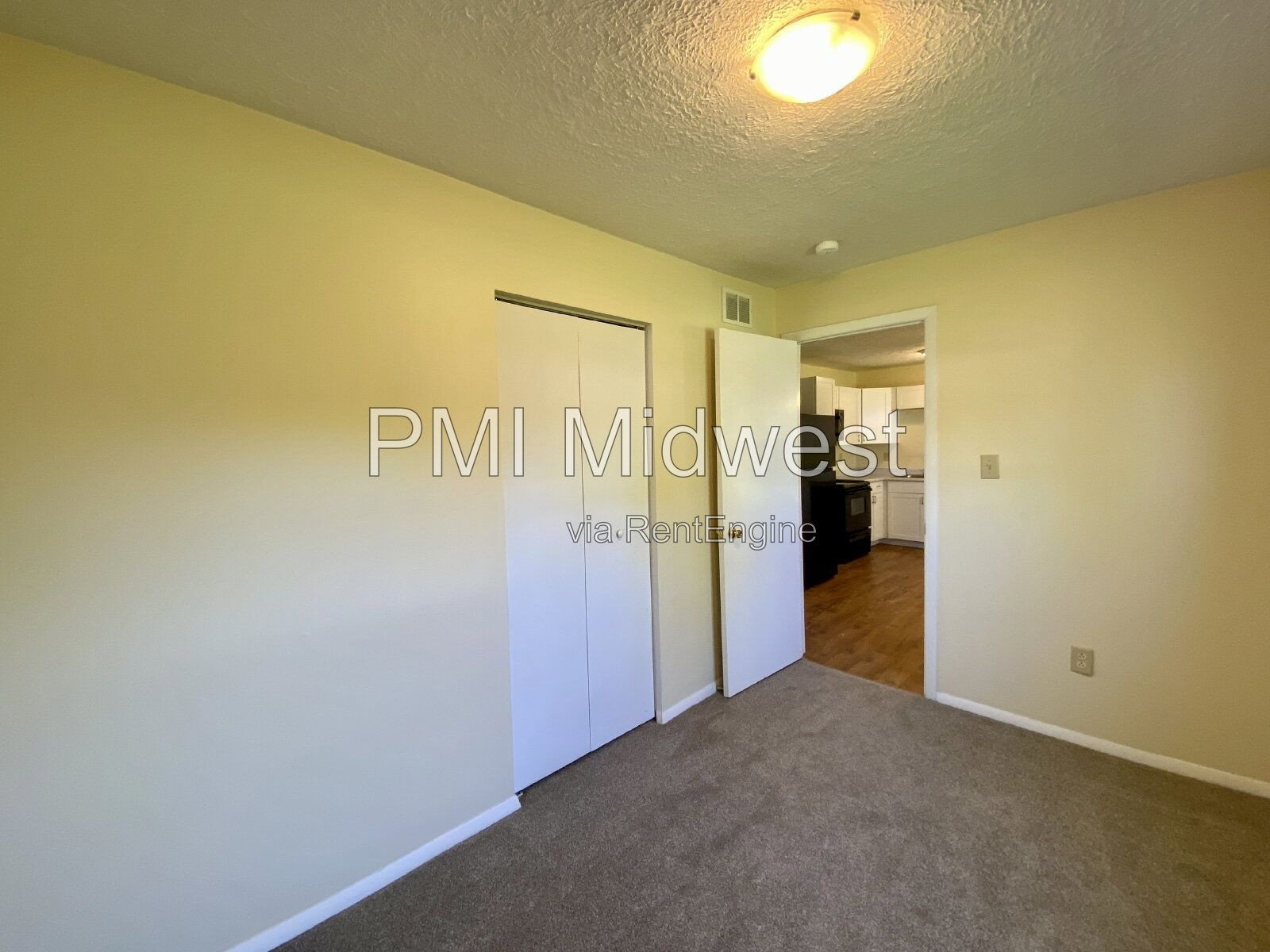 Great 4 Bedroom 2 Bathroom Red Brick Ranch Home in New Whiteland! property image