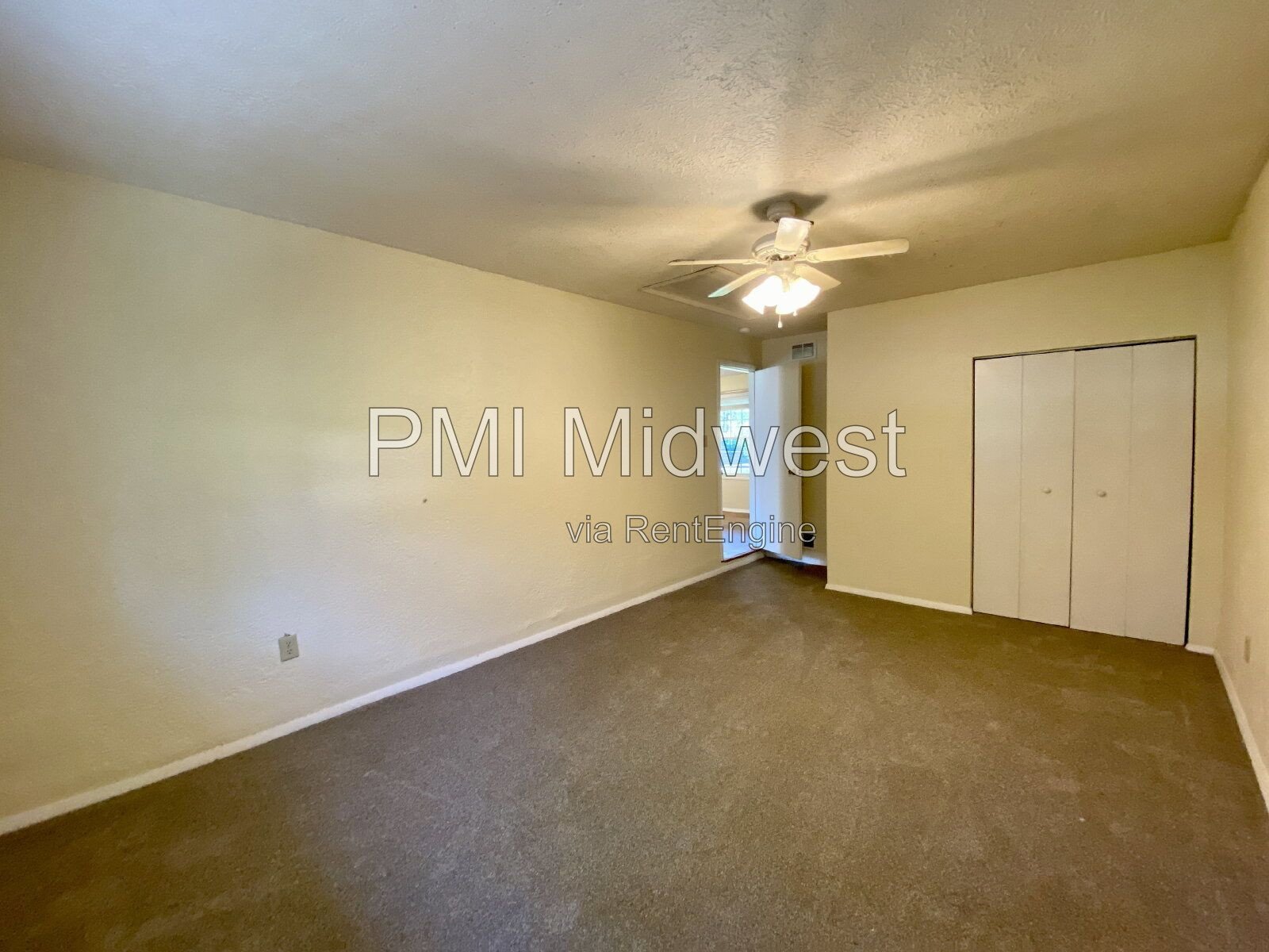 Great 4 Bedroom 2 Bathroom Red Brick Ranch Home in New Whiteland! property image