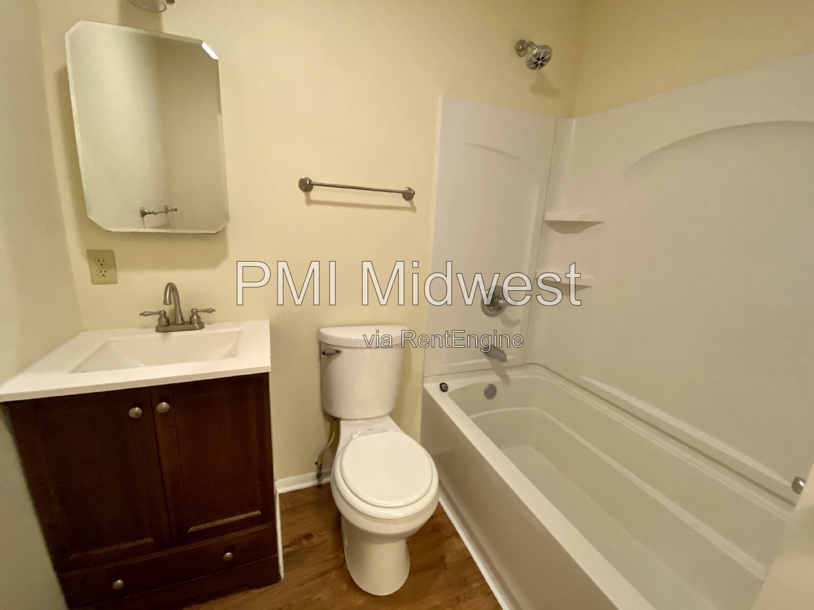 Great 4 Bedroom 2 Bathroom Red Brick Ranch Home in New Whiteland! property image