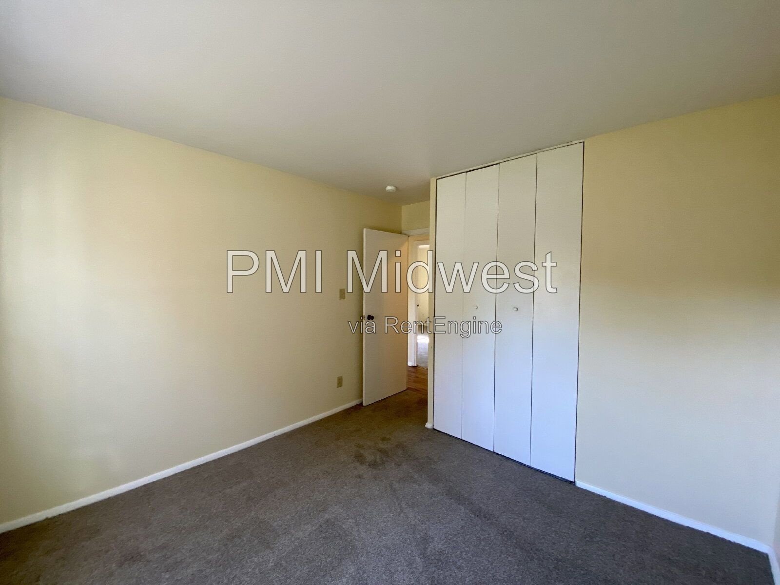 Great 4 Bedroom 2 Bathroom Red Brick Ranch Home in New Whiteland! property image