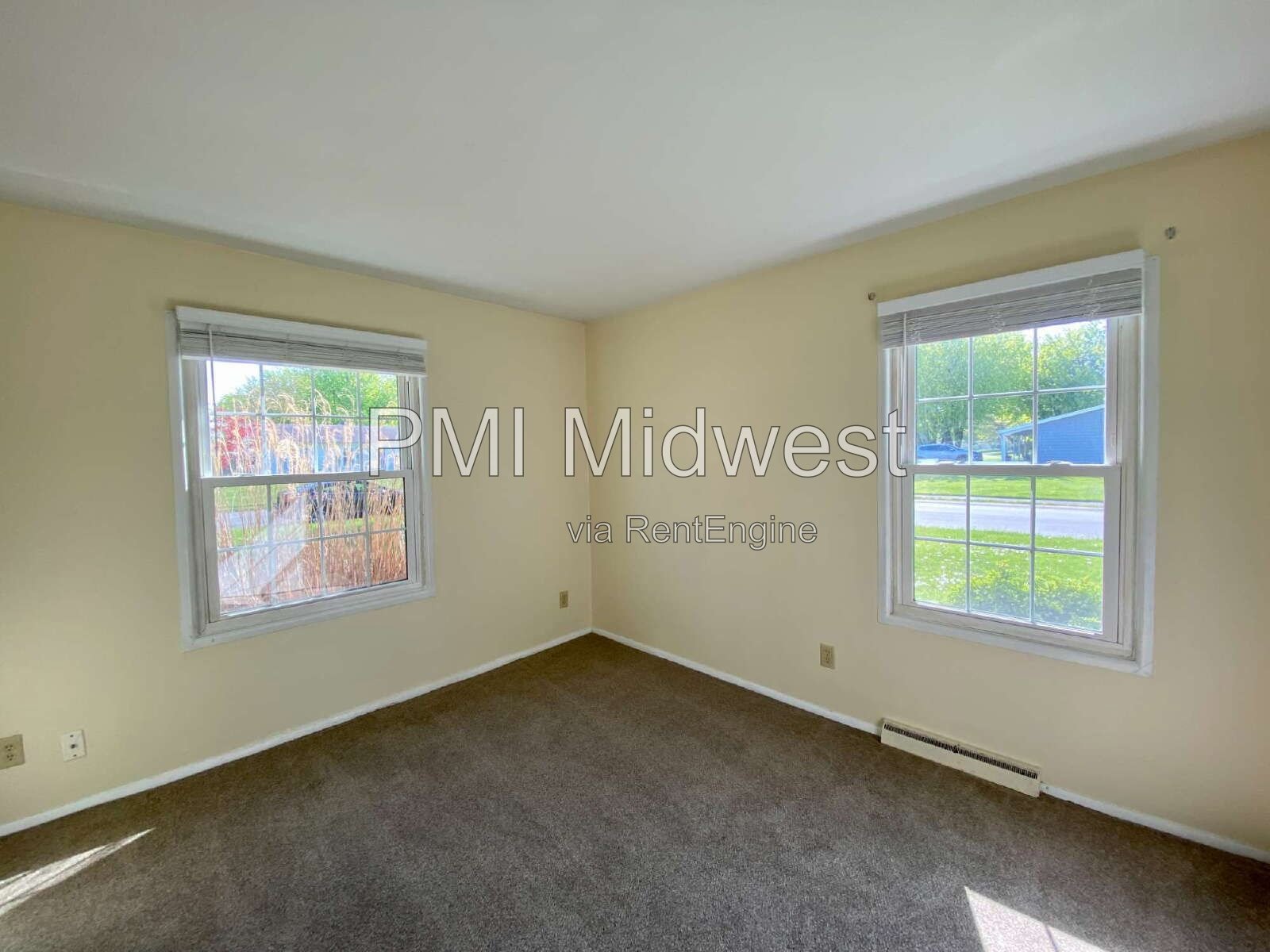 Great 4 Bedroom 2 Bathroom Red Brick Ranch Home in New Whiteland! property image