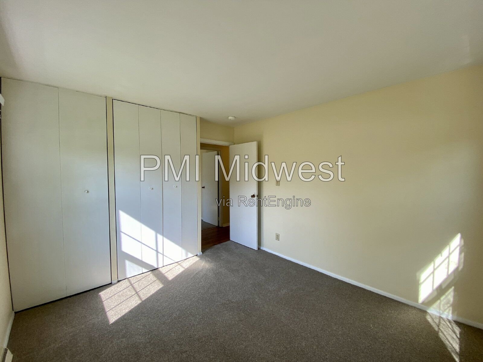 Great 4 Bedroom 2 Bathroom Red Brick Ranch Home in New Whiteland! property image