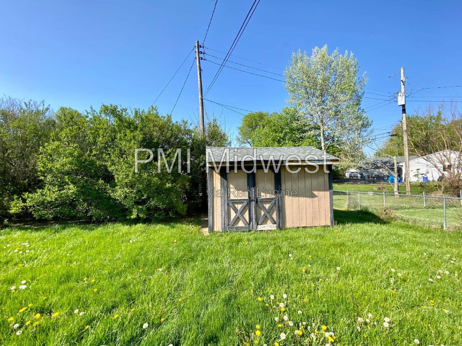 Great 4 Bedroom 2 Bathroom Red Brick Ranch Home in New Whiteland! property image