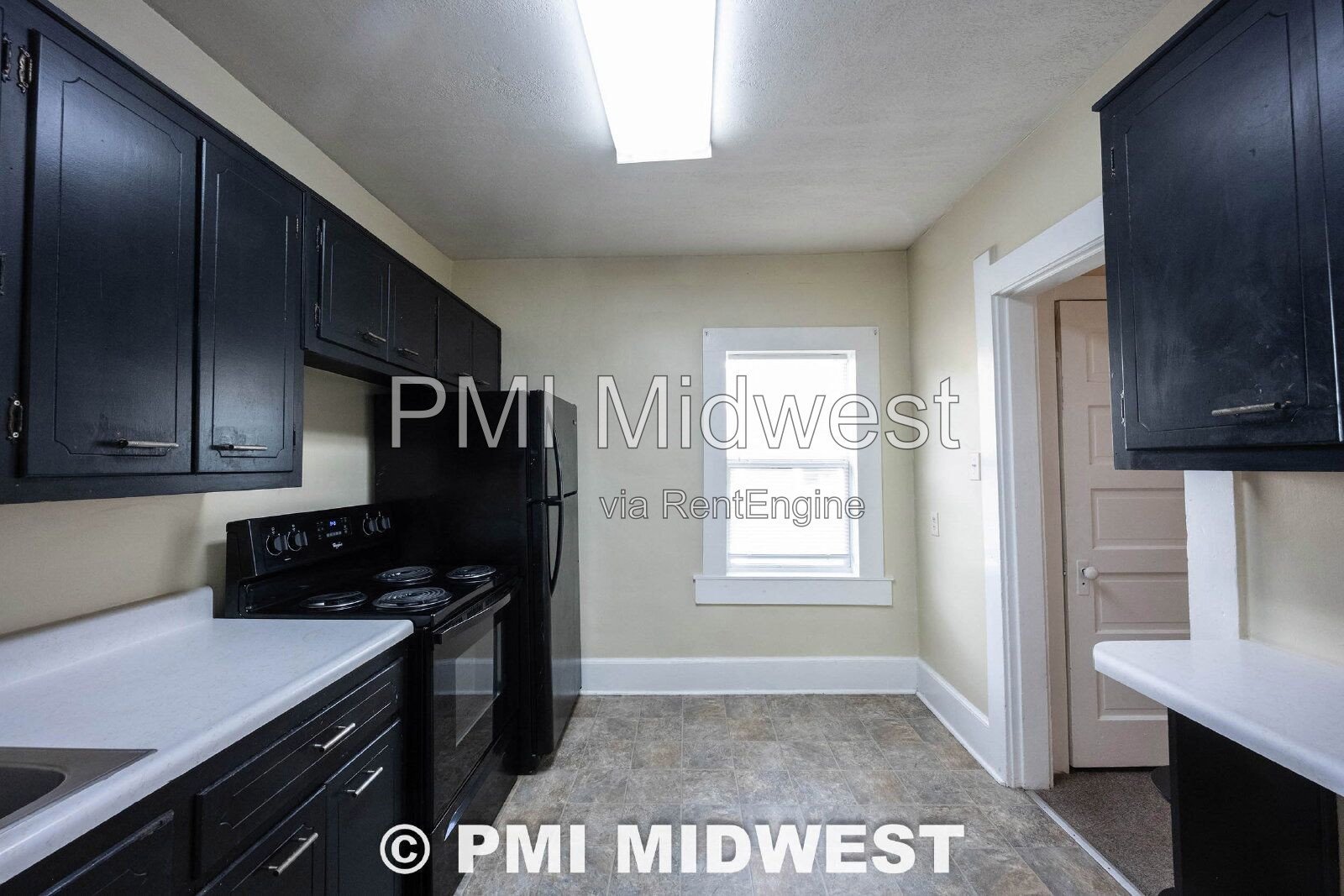 Gorgeous 3 Bedroom 1 Bathroom Victorian Apartment in Franklin Township! property image