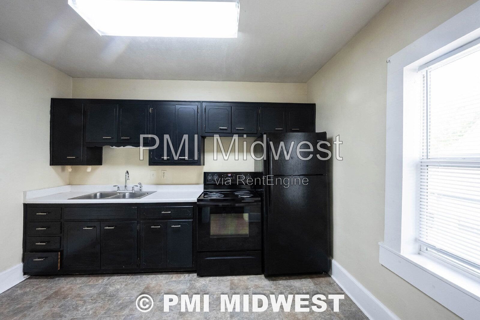 Gorgeous 3 Bedroom 1 Bathroom Victorian Apartment in Franklin Township! property image