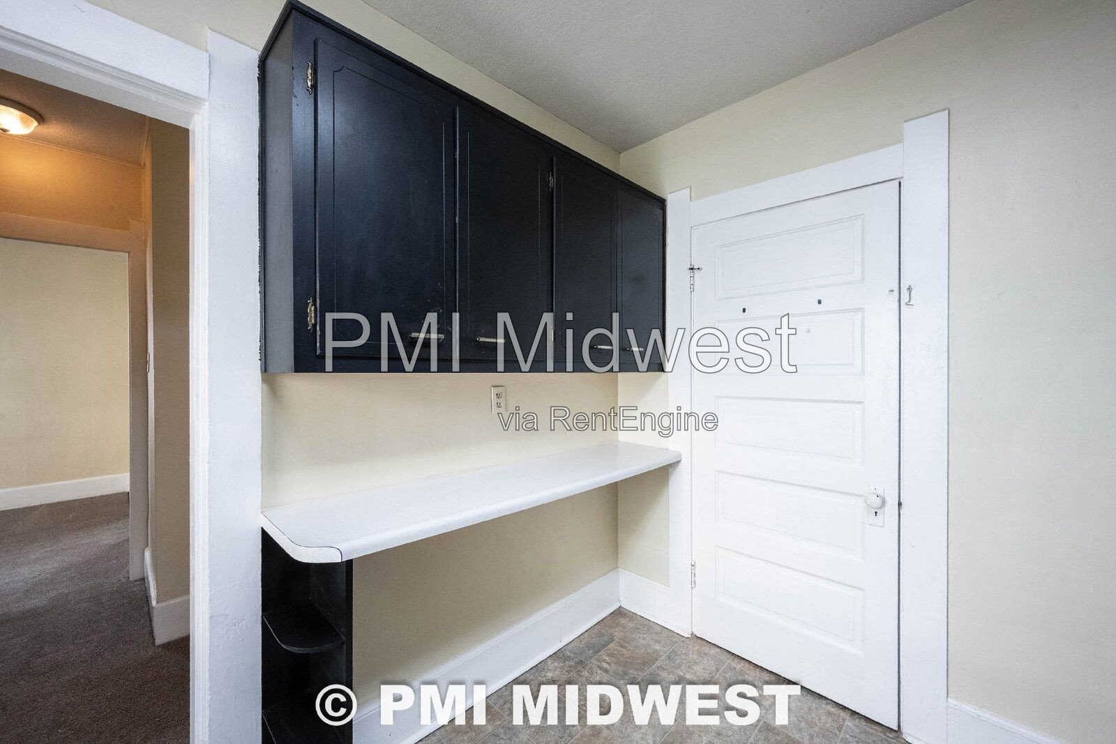 Gorgeous 3 Bedroom 1 Bathroom Victorian Apartment in Franklin Township! property image