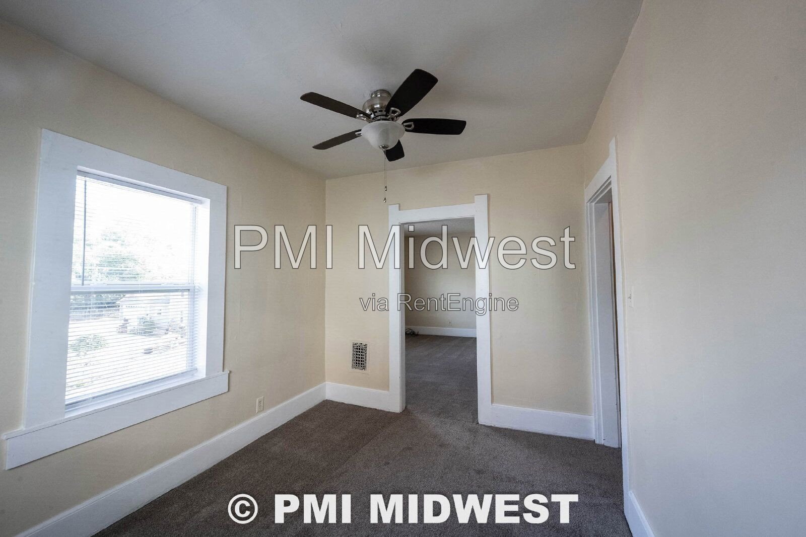 Gorgeous 3 Bedroom 1 Bathroom Victorian Apartment in Franklin Township! property image