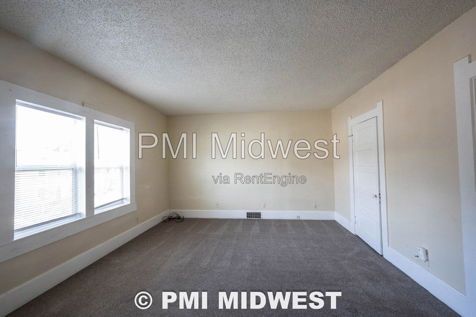 Gorgeous 3 Bedroom 1 Bathroom Victorian Apartment in Franklin Township! property image