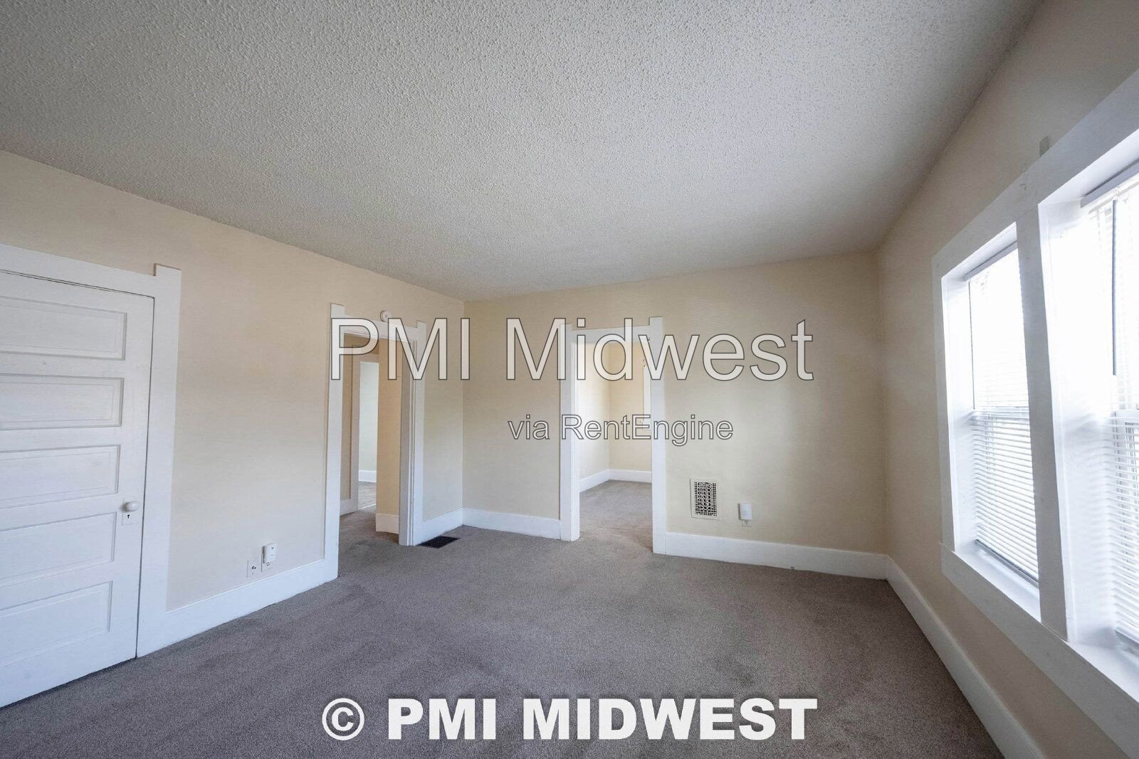 Gorgeous 3 Bedroom 1 Bathroom Victorian Apartment in Franklin Township! property image
