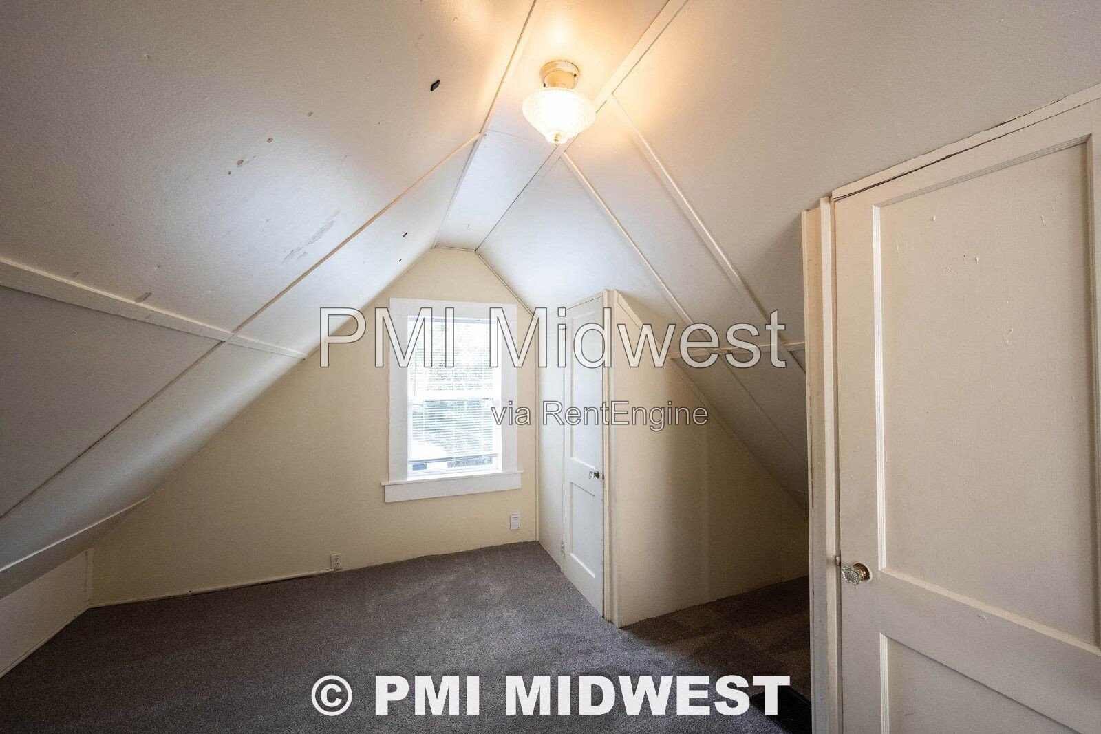 Gorgeous 3 Bedroom 1 Bathroom Victorian Apartment in Franklin Township! property image