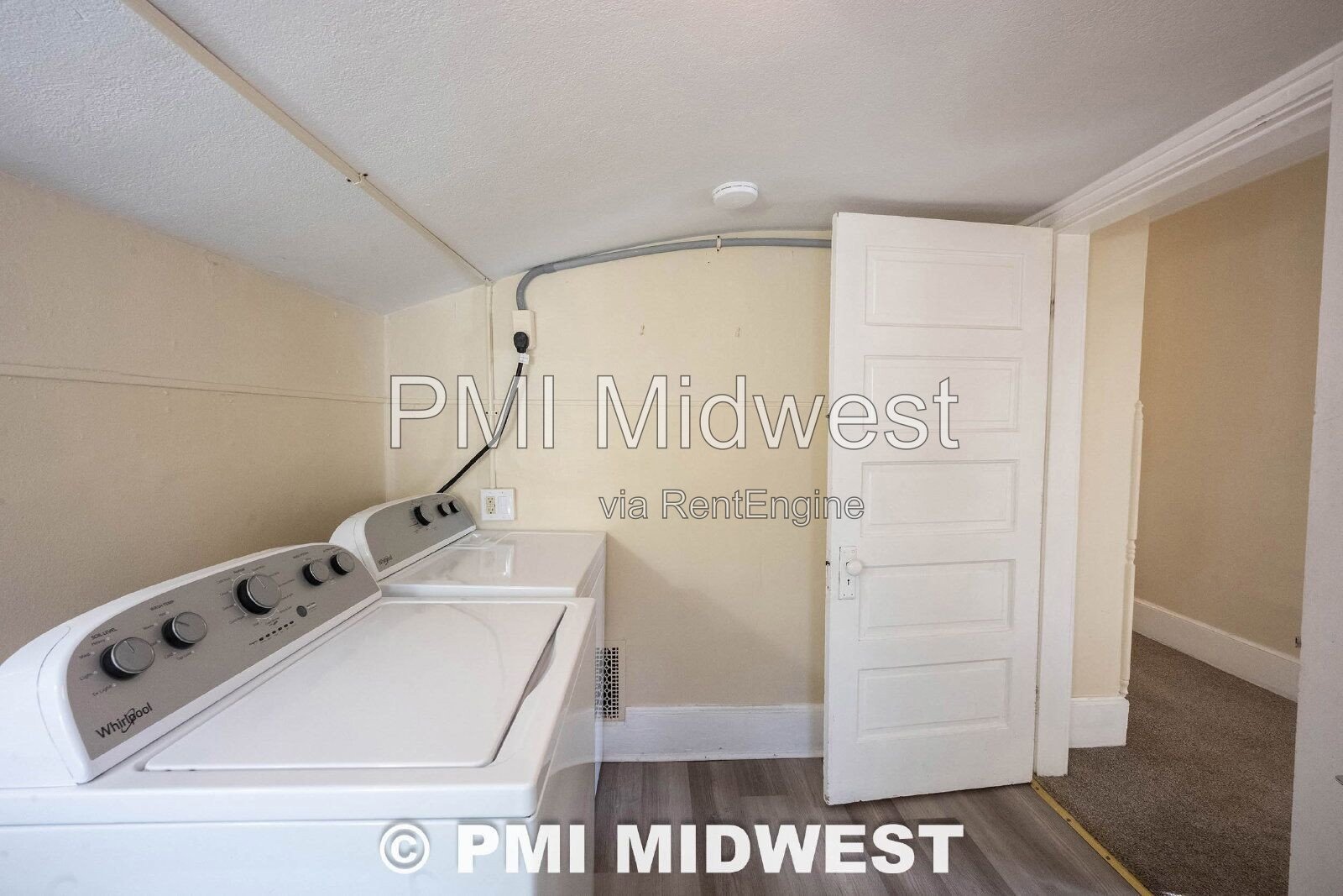 Gorgeous 3 Bedroom 1 Bathroom Victorian Apartment in Franklin Township! property image