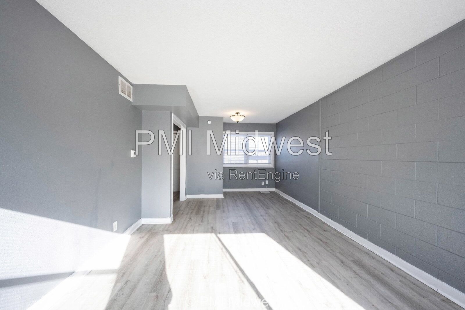Cozy 2 Bedroom Apartment in Indianapolis with Spacious Layout and Convenient Location property image