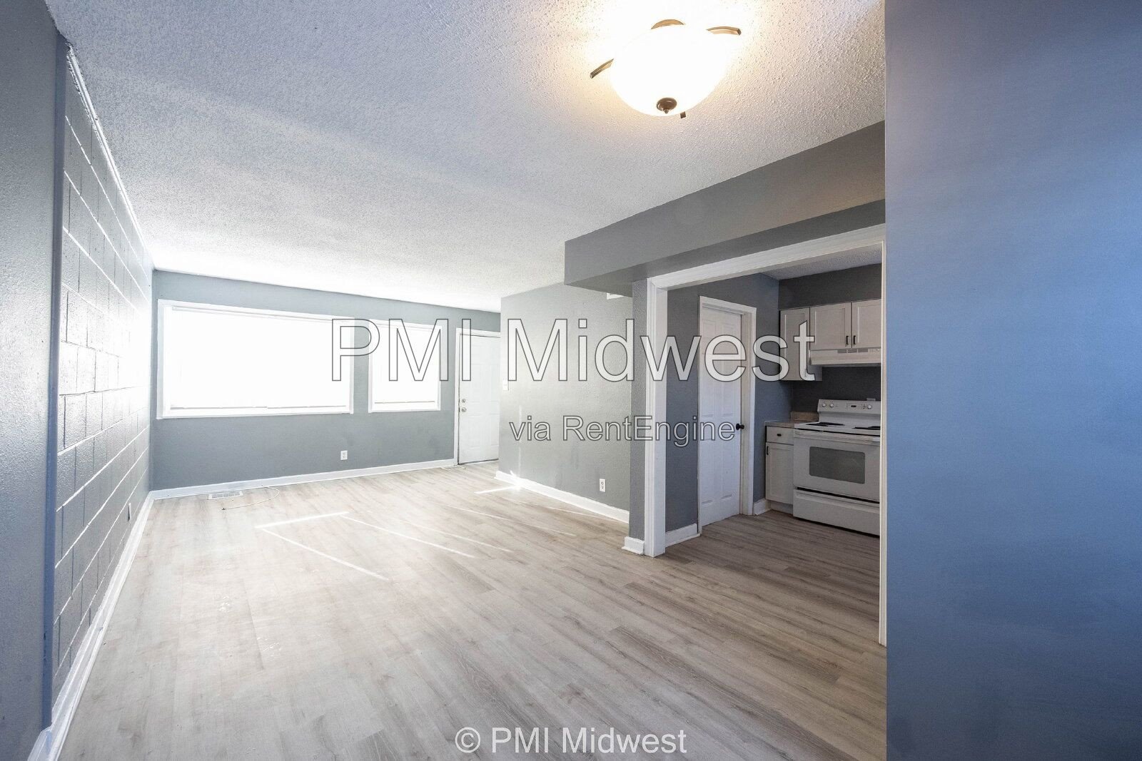 Cozy 2 Bedroom Apartment in Indianapolis with Spacious Layout and Convenient Location property image