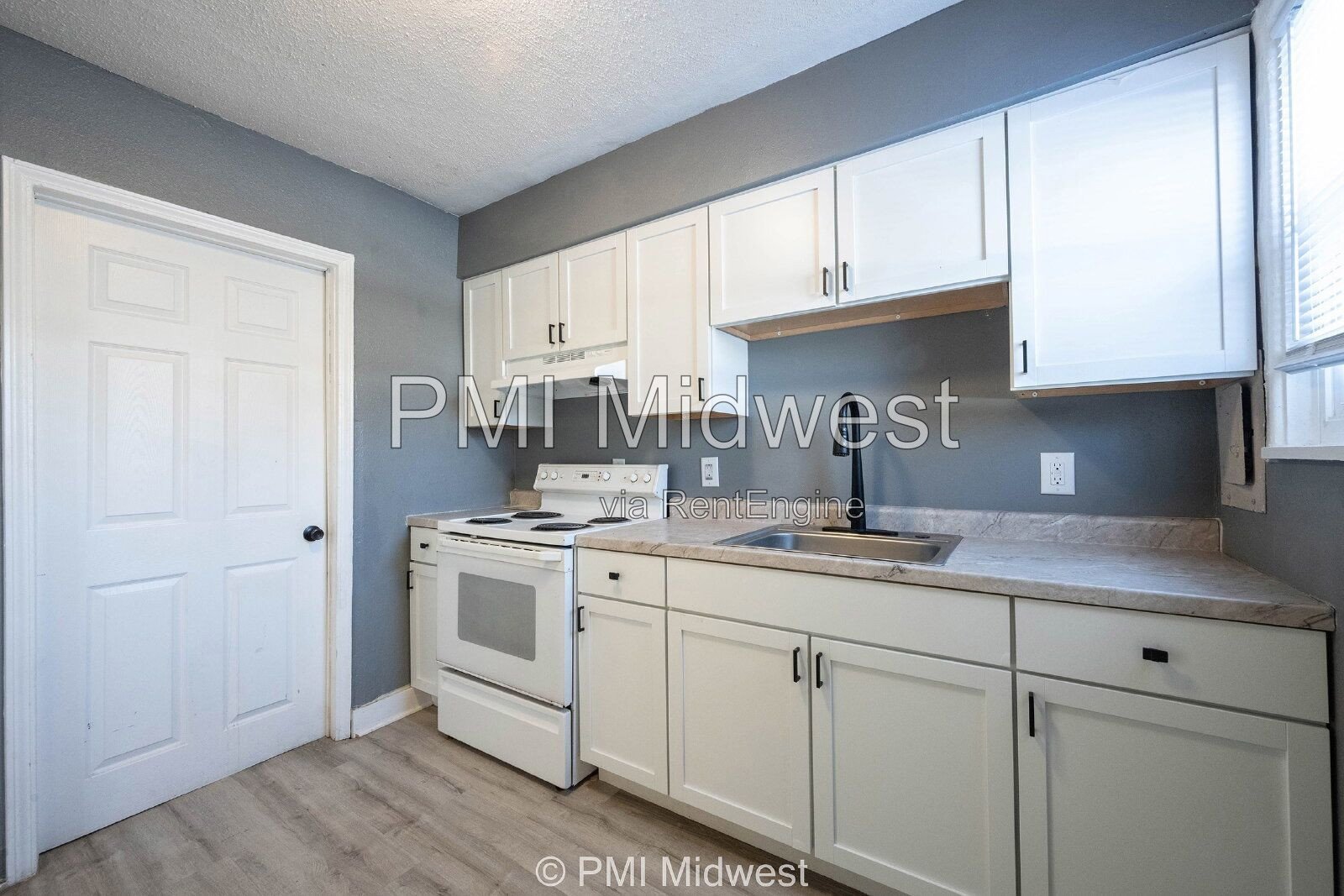 Cozy 2 Bedroom Apartment in Indianapolis with Spacious Layout and Convenient Location property image