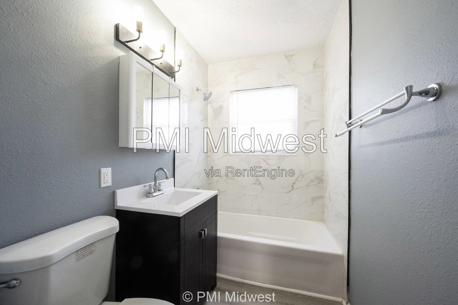 Cozy 2 Bedroom Apartment in Indianapolis with Spacious Layout and Convenient Location property image