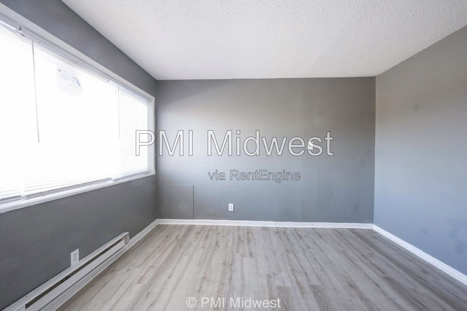 Cozy 2 Bedroom Apartment in Indianapolis with Spacious Layout and Convenient Location property image
