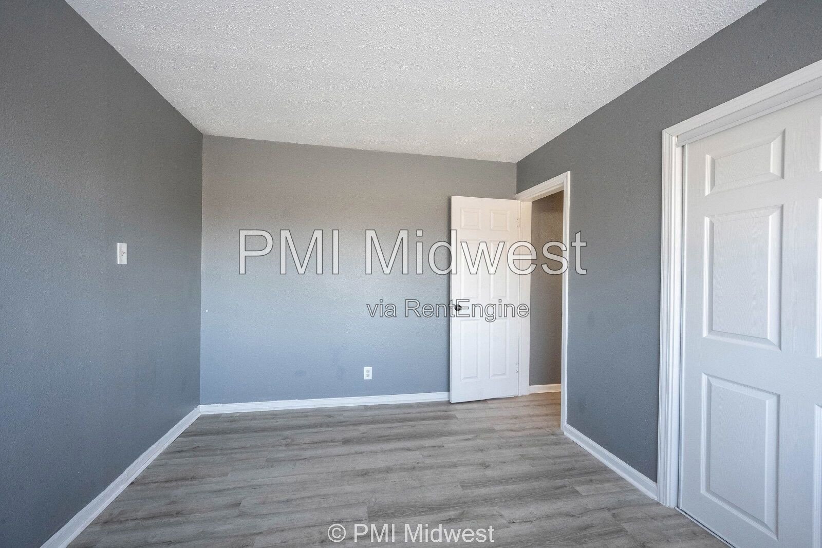 Cozy 2 Bedroom Apartment in Indianapolis with Spacious Layout and Convenient Location property image