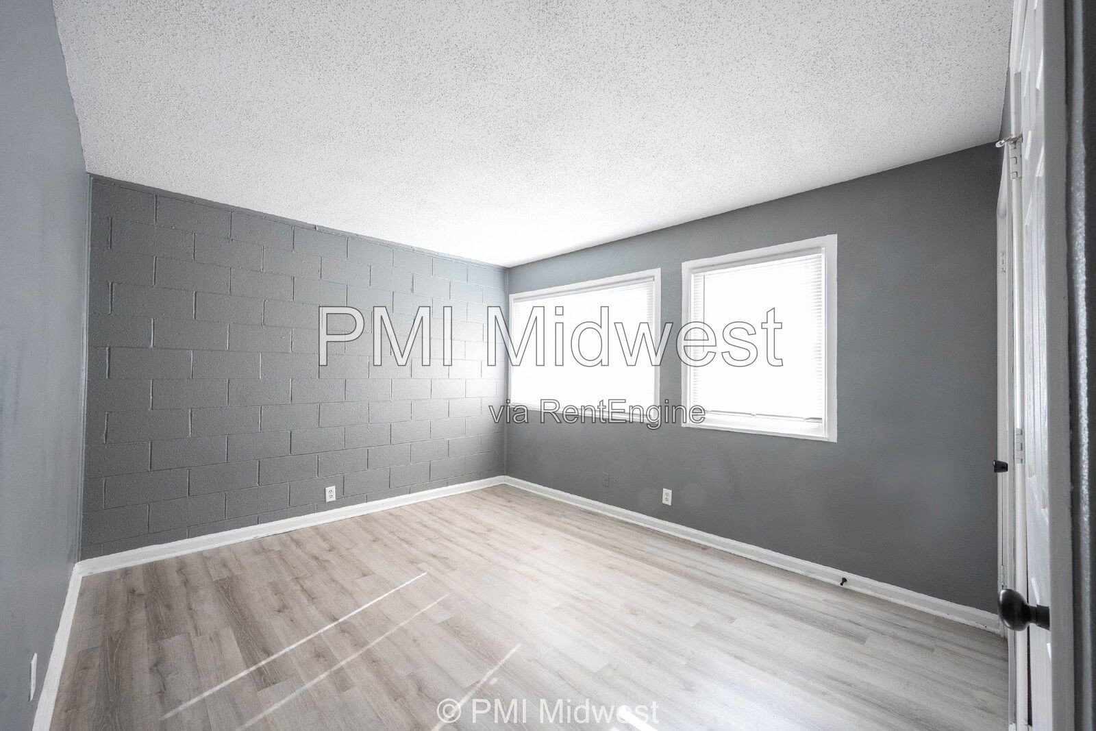 Cozy 2 Bedroom Apartment in Indianapolis with Spacious Layout and Convenient Location property image