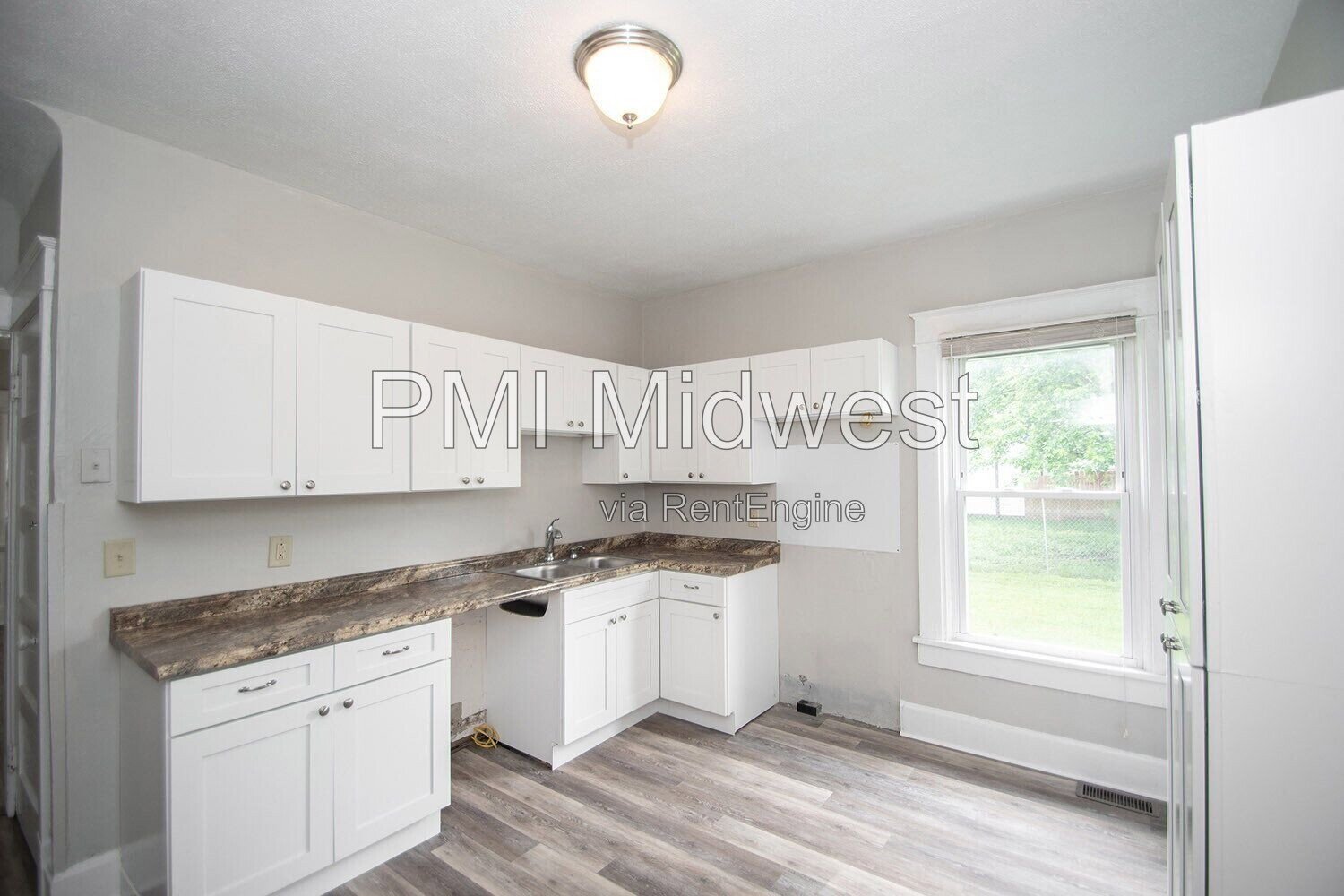 Charming 3-Bedroom Duplex Haven in the Heart of Indianapolis – Spacious 1,400 Sq Ft Layout! property image