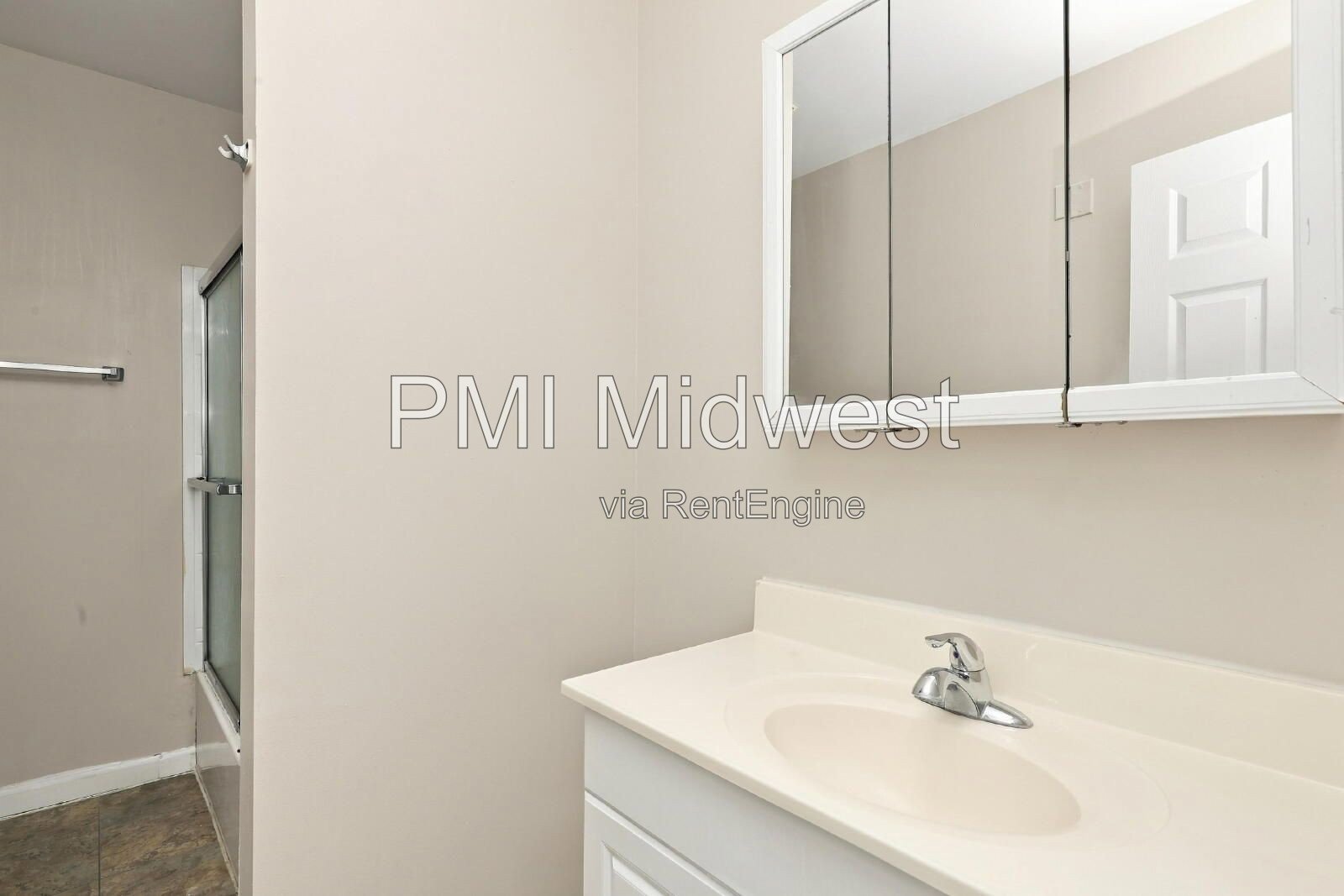 Charming 3-Bedroom Duplex Haven in the Heart of Indianapolis – Spacious 1,400 Sq Ft Layout! property image