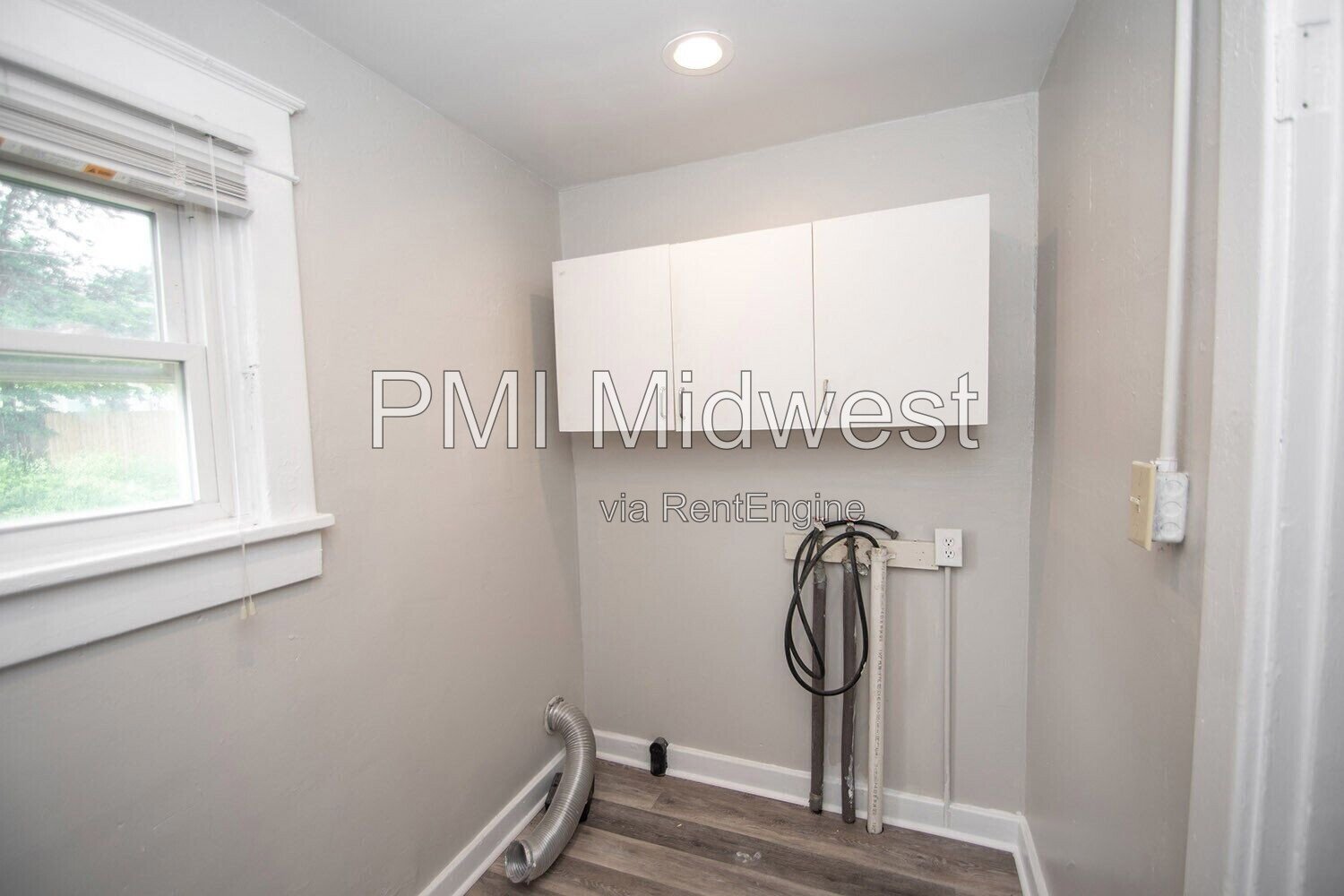 Charming 3-Bedroom Duplex Haven in the Heart of Indianapolis – Spacious 1,400 Sq Ft Layout! property image