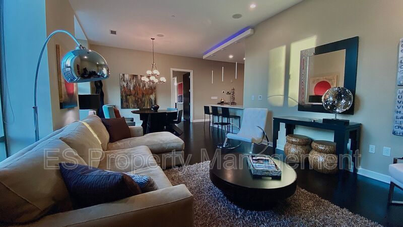 Luxury 2 Bedroom 2 Bathroom Condo Downtown - property image