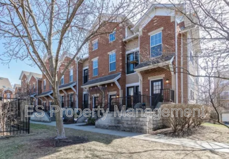 Beautiful 2 Bedroom 2 Bathroom Townhome in Broad Ripple!! property image
