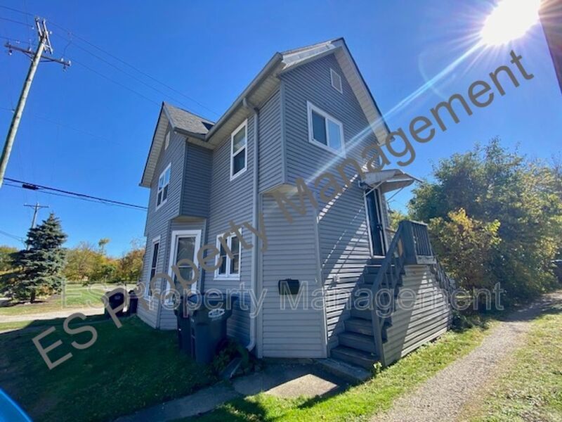 Gorgeous 3 Bedroom 1 Bathroom Victorian Apartment in Franklin Township! property image