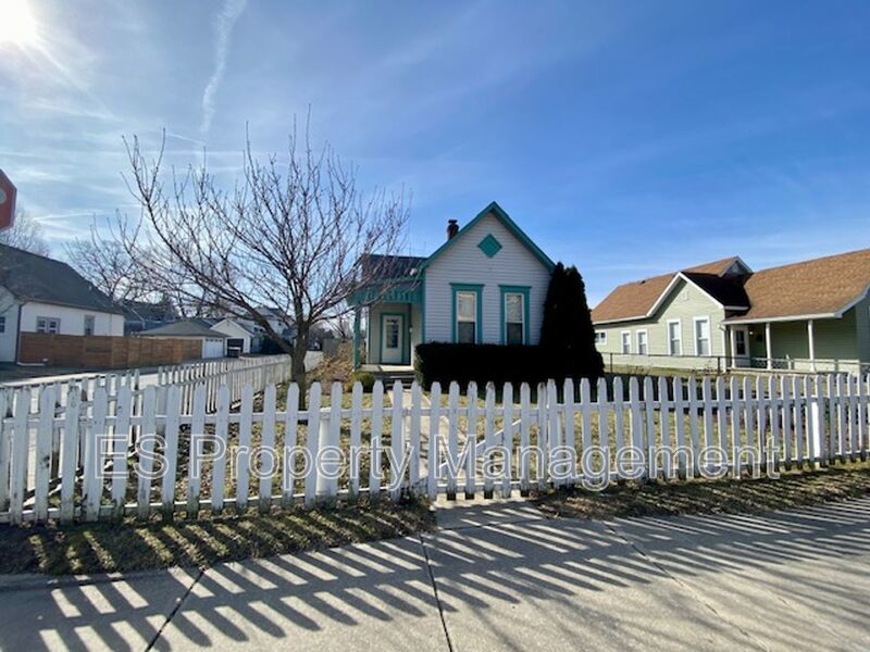 COMING SOON!! Charming Fountain Square victorian cottage w/ white picket fence! property image