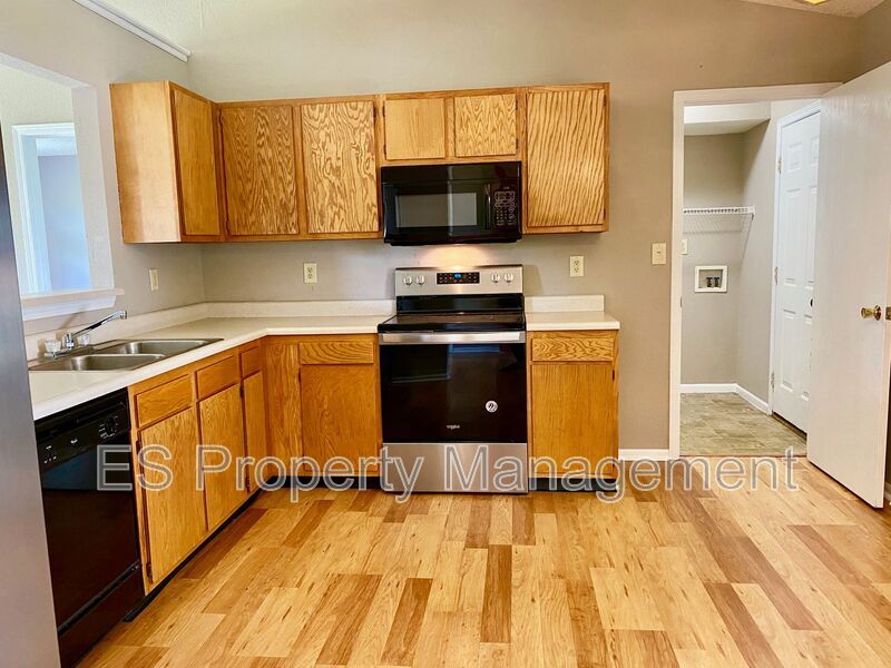 Great 3 Bedroom 2 Bathroom Ranch Style Home in Lawrence! property image