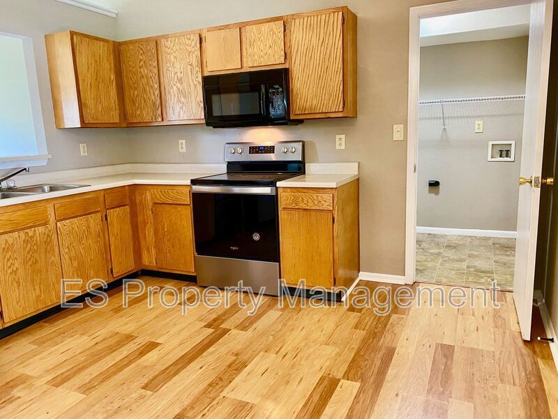 Great 3 Bedroom 2 Bathroom Ranch Style Home in Lawrence! property image