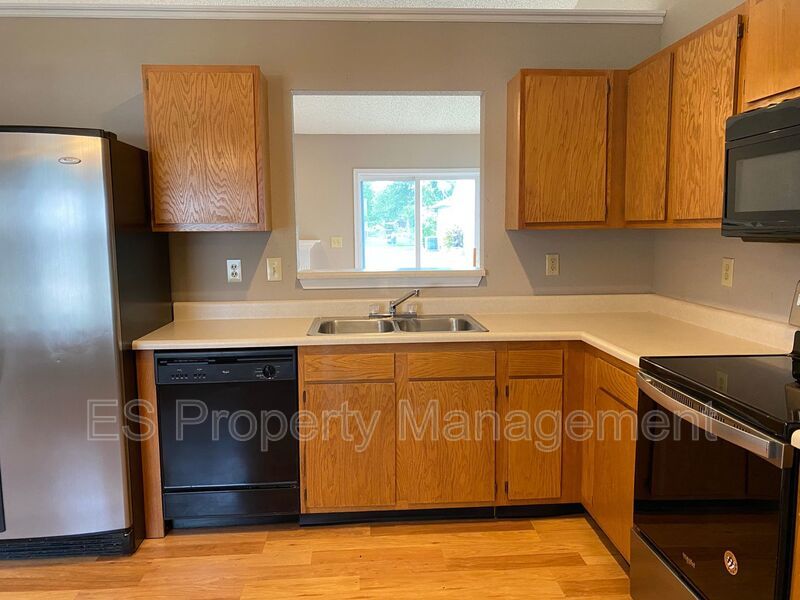 Great 3 Bedroom 2 Bathroom Ranch Style Home in Lawrence! property image