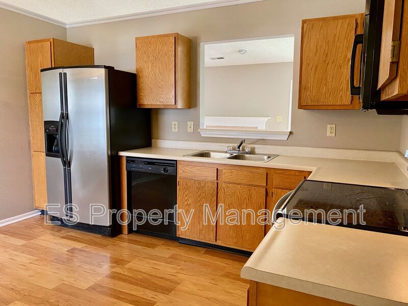 Great 3 Bedroom 2 Bathroom Ranch Style Home in Lawrence! property image