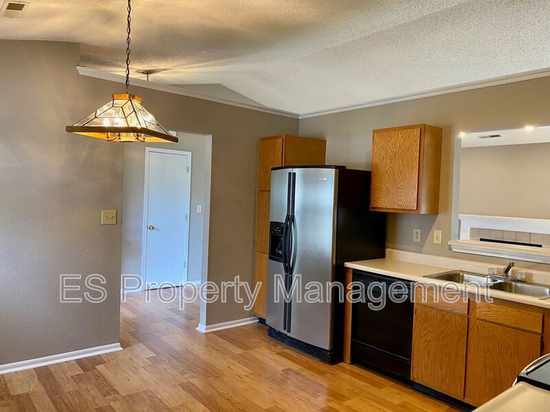 Great 3 Bedroom 2 Bathroom Ranch Style Home in Lawrence! property image