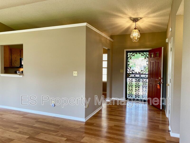 Great 3 Bedroom 2 Bathroom Ranch Style Home in Lawrence! property image