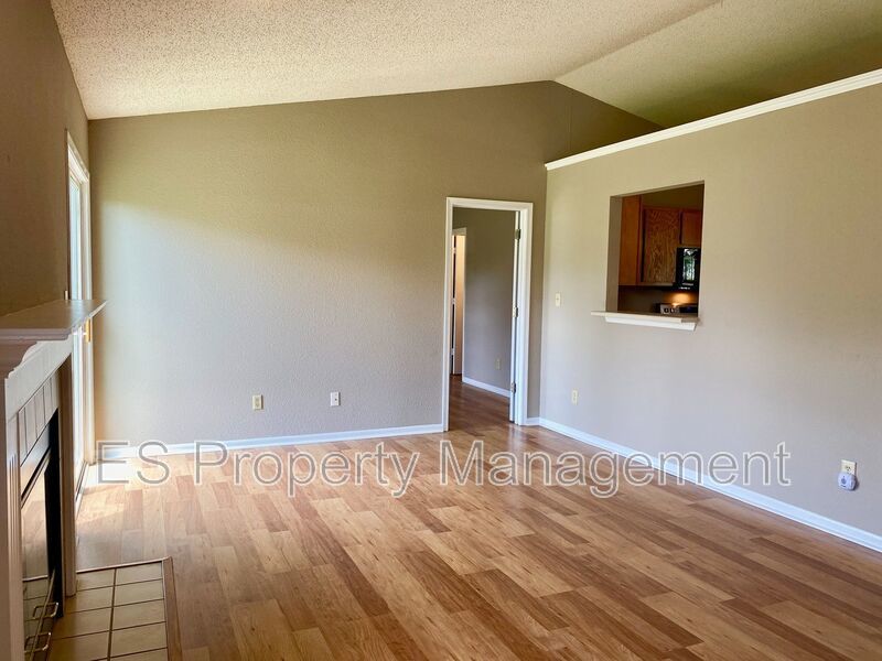 Great 3 Bedroom 2 Bathroom Ranch Style Home in Lawrence! property image