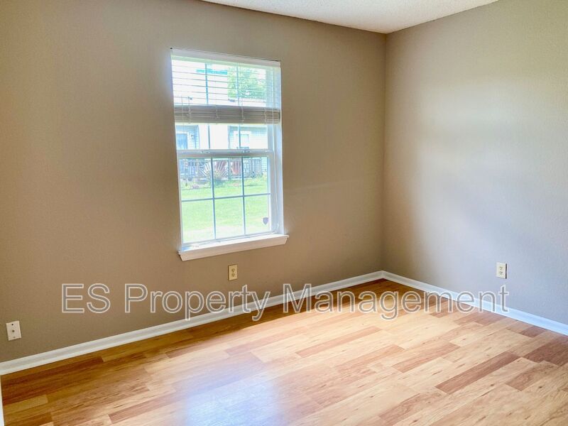 Great 3 Bedroom 2 Bathroom Ranch Style Home in Lawrence! property image