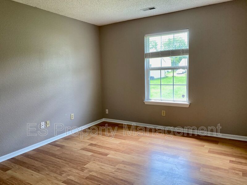 Great 3 Bedroom 2 Bathroom Ranch Style Home in Lawrence! property image