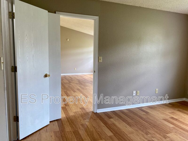 Great 3 Bedroom 2 Bathroom Ranch Style Home in Lawrence! property image