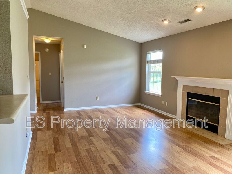 Great 3 Bedroom 2 Bathroom Ranch Style Home in Lawrence! property image