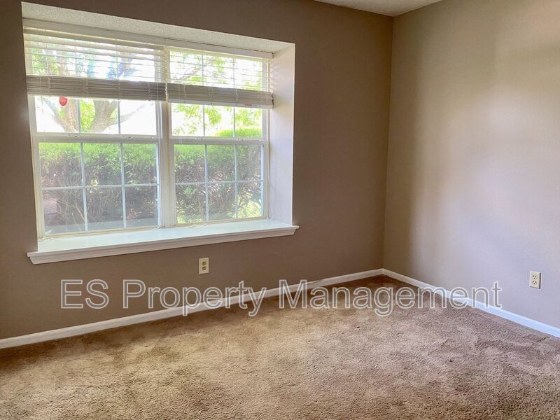 Great 3 Bedroom 2 Bathroom Ranch Style Home in Lawrence! property image